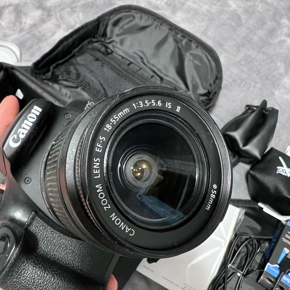 Canon Camera and a full kit with a bag and two additional lenses - Picture 10 of 10